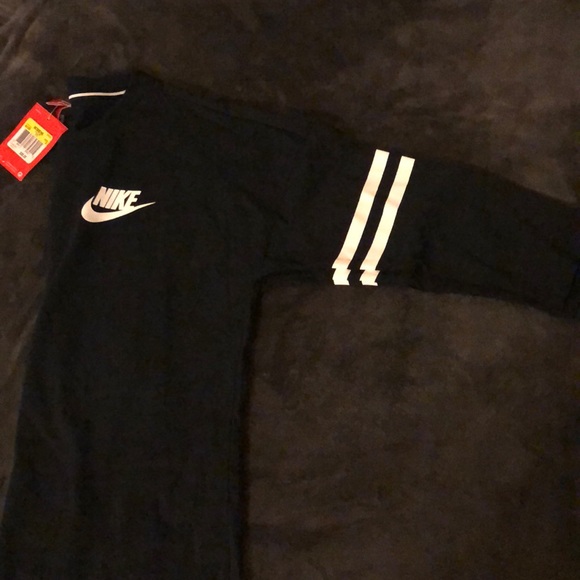 Nike Logo Graphic Top - Picture 6 of 6